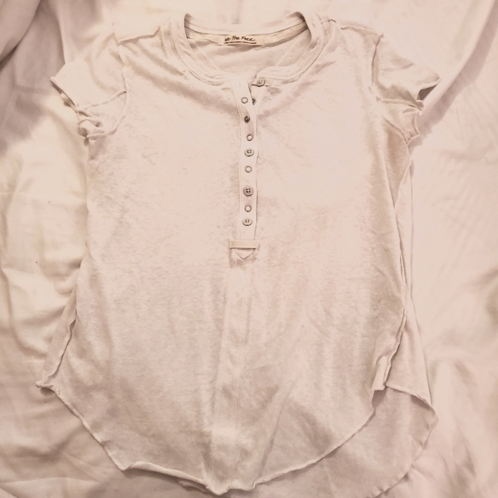 FREE PEOPLE CREAM TSHIRT W/SNAPS/BUTTONS